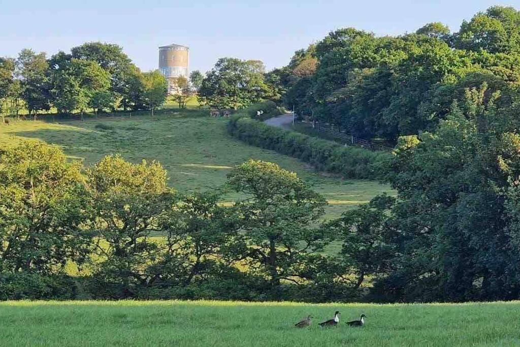 Emley Luxury Converted Water Tower In Flockton 빌라 외부 사진