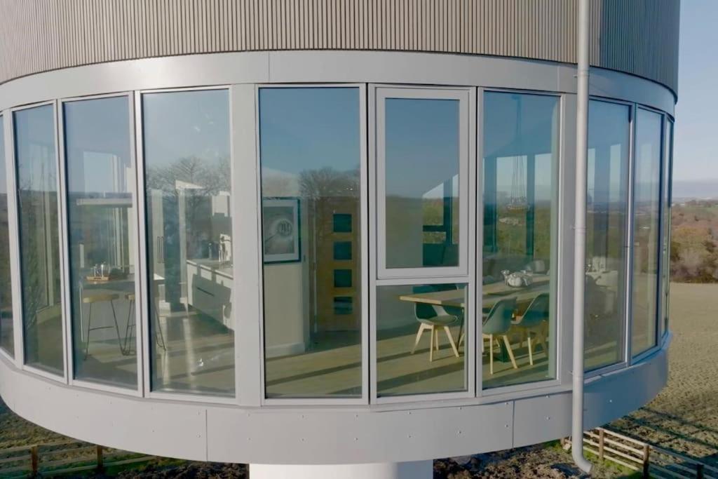 Emley Luxury Converted Water Tower In Flockton 빌라 외부 사진