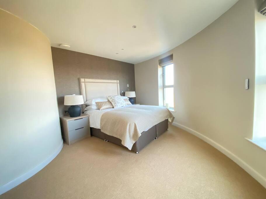 Emley Luxury Converted Water Tower In Flockton 빌라 외부 사진