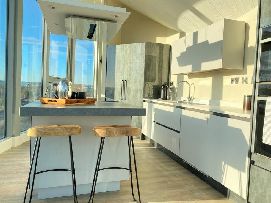 Emley Luxury Converted Water Tower In Flockton 빌라 외부 사진